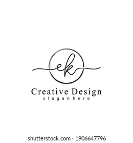 Letra inicial logotipo escrito a mano de la caligrafía EK. Alfabeto escrito a mano en la plantilla de logotipo. Letras y alfabeto para el diseño de su logotipo.