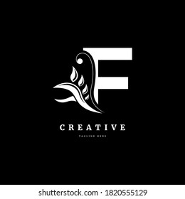Letra inicial F con elemento de concepto vectorial del logotipo hoja. letra F monograma, con hoja orgánica apta para empresas y empresas