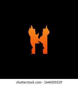 Letra inicial H con el diseño del logo de llamas. Concepto creativo de diseño de membrete adecuado para empresas, empresas y la identidad de marca GAME. Colección de fuentes con idea de quemado aislado negro.
