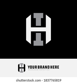 Überlappender Anfangsbuchstabe HI oder IH, Verriegelung, Monogramm-Logo, weiße und graue Farbe auf schwarzem Hintergrund