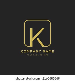 Initialbuchstabe K Logo Design Vektor dunkles Konzept mit goldenem Quadrat Element. K-Brief-Logo-Design.