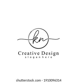 Letra inicial logotipo manuscrito de caligrafía de KN. Alfabeto escrito a mano en la plantilla de logotipo. Letras y alfabeto para el diseño de su logotipo.
