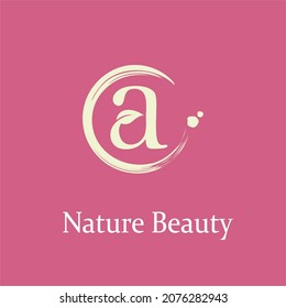 Lettre initiale a avec la feuille et le pinceau de cercle pour la femme Nature Beauty Spa esthétique Salon d'esthétique Idée de logo d'entreprise