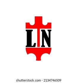 Letra inicial LN escudo de la corona roja simple logo. Mínimo y único.