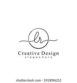Letras iniciales LR caligrafía logotipo escrito a mano. Alfabeto escrito a mano en la plantilla de logotipo. Letras y alfabeto para el diseño de su logotipo.
