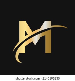 Initialbuchstabe M Logo Design mit Swoosh-Zeichen. M logotype-basiertes Alphabet Firmenlogo goldene Farbe