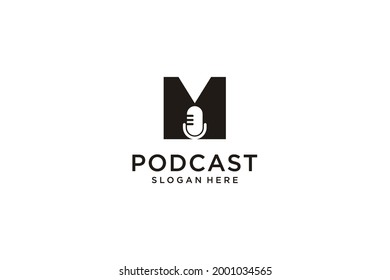 letra inicial M con micrófono modelo de diseño de logotipo de podcast vector