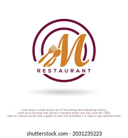 Letra inicial M con icono de cuchara y horquilla para restaurante, comedor, cafetería, cafetería, comida, cocina comercial concepto de diseño de logotipo comercial