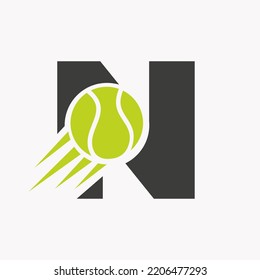Letra inicial N Concepto De Logo De Tenis Con Icono De Pelota De Tenis En Movimiento. Plantilla de vectores de logotipo deportivo para deportes de tenis