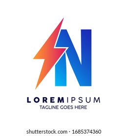 Letra inicial N símbolo del logotipo del trueno de energía con color degradado