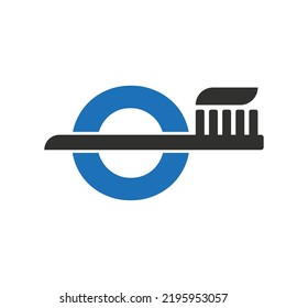 Letra Inicial O Logotipo Dental Combinado Con Plantilla De Símbolo De Cepillo Dental