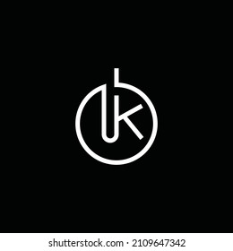 Letra inicial logotipo de concepto minimalista OK KO, negro y blanco