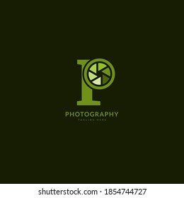 Initial letter P. Photography logotype. Minimalist photography logo concept, fit for lens store, photo studio and camera business. Illustration vector logo.