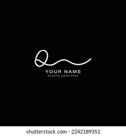 Logo, Handschrift und Unterschrift des ersten Buchstabens Q in Verbindung mit Alphabet Q