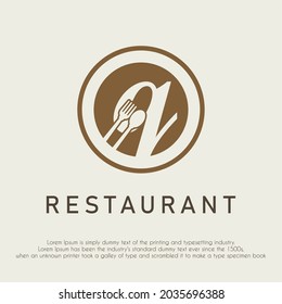 Anfangsbuchstabe q mit Löffel- und Gabelsymbol für Restaurant, Catering, Cafe, Cafeteria, Küche, Einzelhandel Logo Design Konzept	