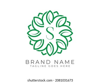 Anfangsbuchstabe S Leaf Blume Logo. Vektorgrafiken mit floralem Logo. Vector Logo Design für Naturprodukte, Blumenladen, Kosmetik, Blumen, Bio, Ökologie Konzepte, Gesundheit, Spa.
