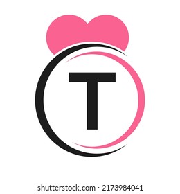 Logotipo de la letra inicial T con icono de amor o símbolo del corazón en plantilla vectorial de estilo moderno