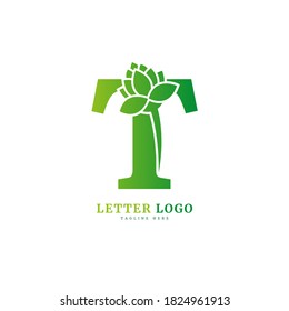 Letra inicial T con elemento de concepto de vector de logotipo natural. letra T monograma, con ajuste floral orgánico para empresas y empresas
