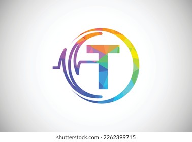 Alfabeto T poste bajo inicial con impulso de salud. Diseño del logotipo Heartbeat. Logo para negocios médicos o de salud