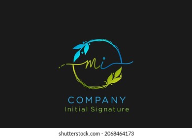 Initial M H Beauty Monogramm und elegantes Logo-Design in grüner Farbe, Handschrift Logo der ersten Signatur, Hochzeit, Mode, Blumen und botanisch mit kreativen Vorlage.