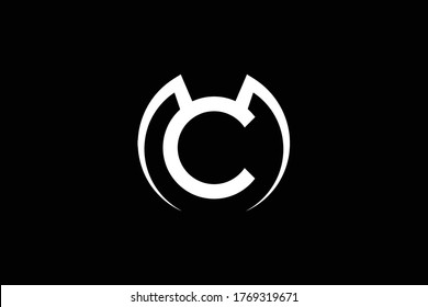 Monograma moderno MC CM inicial y elegante diseño de logotipo, logotipo de icono de vectores de letras profesionales sobre fondo negro.
