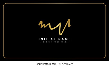 Monograma de belleza MV inicial y diseño elegante de logotipo.Icono tipográfico estilo firma con letra de guión m y signo v.Lettering aislado en fondo oscuro.