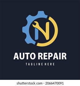 Letra N inicial con engranaje y llave para reparación del hogar automotriz, ajuste, empresa de servicios de mantenimiento. Plantilla de logotipo comercial de reparación domiciliaria