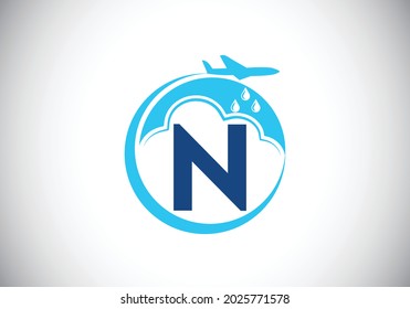Alfabeto monocasco inicial N con avión y nube. Producción artificial de lluvia. Logo de la siembra de nubes. Logo vectorial moderno para el negocio, e identidad de la empresa