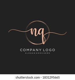 Monograma inicial de belleza NQ y diseño elegante de logotipo, logotipo de escritura a mano de firma inicial, boda, moda, floral y botánica con plantilla creativa.