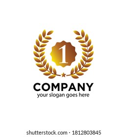 logotipo inicial número 1 con corona dorada