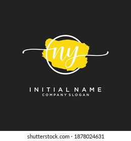 Primer monograma de belleza NY y elegante diseño de logo, logo de escritura a mano de firma inicial, boda, moda, floral y botánica con plantilla creativa.