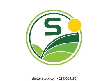 Initiales S-Monogramm-Alphabet mit Landwirtschaft. Agrarlogo-Design, Vektorvorlage. Schriftemblem. Modernes Vektorlogo für Unternehmen.