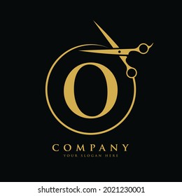 Plantilla vectorial de diseño de la letra O del logotipo de tijeras iniciales. Diseño del logotipo del círculo O abstracto