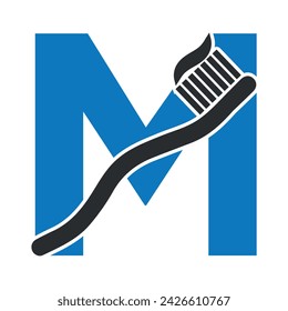 Logotipo inicial del cepillo de dientes combinado con la plantilla del vector de la letra M