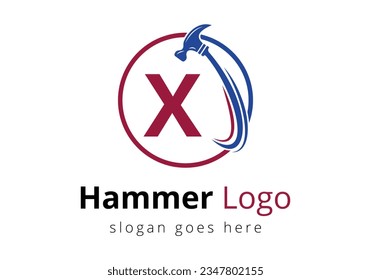 Alfabeto de letra monograma X inicial con un concepto de logotipo martillo para construcción, plantilla de vectores de reparación de marca de madera de la empresa.  Logo vectorial moderno para el negocio de la construcción e identidad de la empresa