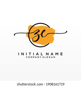 Monograma de belleza ZE inicial y diseño elegante de logotipo, logotipo de escritura a mano de firma inicial, boda, moda, floral y botánica con plantilla creativa.