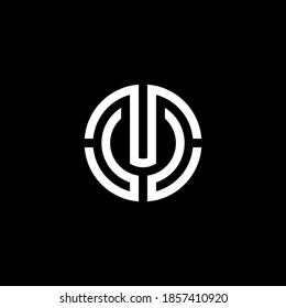 el logotipo de T en un fondo negro limpio