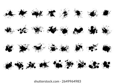 A tinta cai e espirra. Manchas de borrão, respingos de gotejamento de tinta líquida e borrifo de tinta. Conjunto de vetores de ponto abstrato grunge sujo artístico. Ilustração monocromática gotejamento splash, borrão de tinta bagunçado
