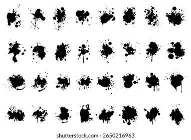 A tinta cai e espirra. Manchas de borrão, respingos de gotejamento de tinta líquida e borrifo de tinta. Conjunto de vetores de ponto abstrato grunge sujo artístico. Ilustração monocromática gotejamento splash, borrão de tinta bagunçado