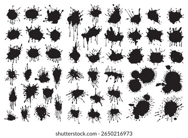 A tinta cai e espirra. Manchas de borrão, respingos de gotejamento de tinta líquida e borrifo de tinta. Conjunto de vetores de ponto abstrato grunge sujo artístico. Ilustração monocromática gotejamento splash, borrão de tinta bagunçado