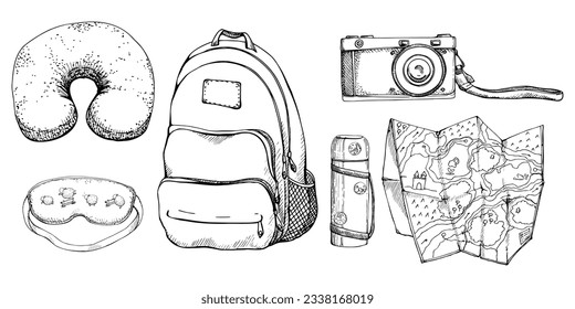 Esbozo de contorno gráfico con la mano dibujado con tinta.Mochila de juego de accesorios turísticos, cámara antigua, mapa de navegación, matraz de vacío, máscara de sueño y almohada. Turismo, viajes, folleto, guía, impresión, tatuaje de tarjetas