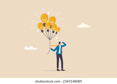 Idea de innovación, creatividad, solución o pensamiento inteligente, inspiración, imaginación o sabiduría para desarrollar un plan de negocios, consejo o concepto de invención, empresario inteligente sosteniendo globos de ideas de bombillas.