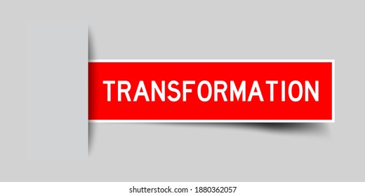 Etiqueta adhesiva de color rojo insertada con transformación de palabra en fondo gris