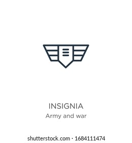 Icono de Insignia. Icono de contorno lineal delgado aislado en fondo blanco del ejército y la colección de guerra. Signo vectorial de línea, símbolo para web y móvil