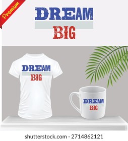 Diseño inspirador de Vector de texto 'Dream Big' en camiseta blanca y maqueta de taza. Tipografía azul y roja con la exhibición de la hoja de palma en fondo gris.
