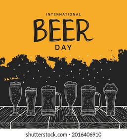 Diseño vectorial de ilustración del Día Internacional de la Cerveza. Vidrio, jarra de cerveza aislada en negro y naranja se puede usar para fiestas, celebraciones y festivales