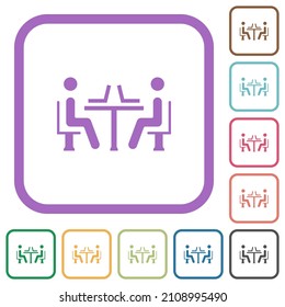 Iconos simples de cibercafés en colores cuadrados redondeados sobre fondo blanco