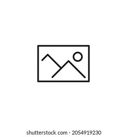 Internet y el concepto de interfaz. Ilustración moderna de gran calidad para banners, volantes y sitios web. Actrazo editable en estilo plano de moda. Icono de línea de sol sobre montañas en imagen 