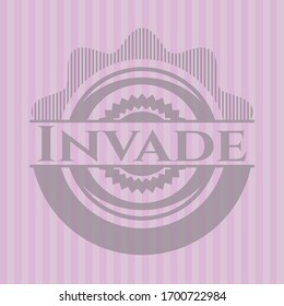 InvasionsBadge mit rosafarbenem Hintergrund. Vektorgrafik. Detaillierte Angaben.