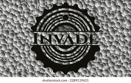 Invade icono oscuro o emblema con fondo de burbujas grises. Ilustración vectorial. Detallado. 